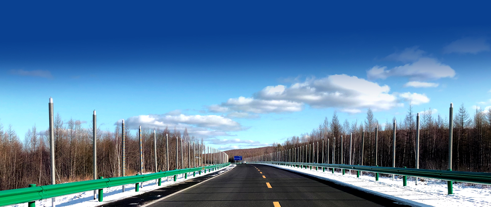 2002年至今，這種神奇的熱棒已經(jīng)在全國(guó)多個(gè)凍土地區(qū)，累計(jì)約為200千米鐵路、100千米公路、400千米石油運(yùn)輸管線等不同領(lǐng)域凍土工程保駕護(hù)航。